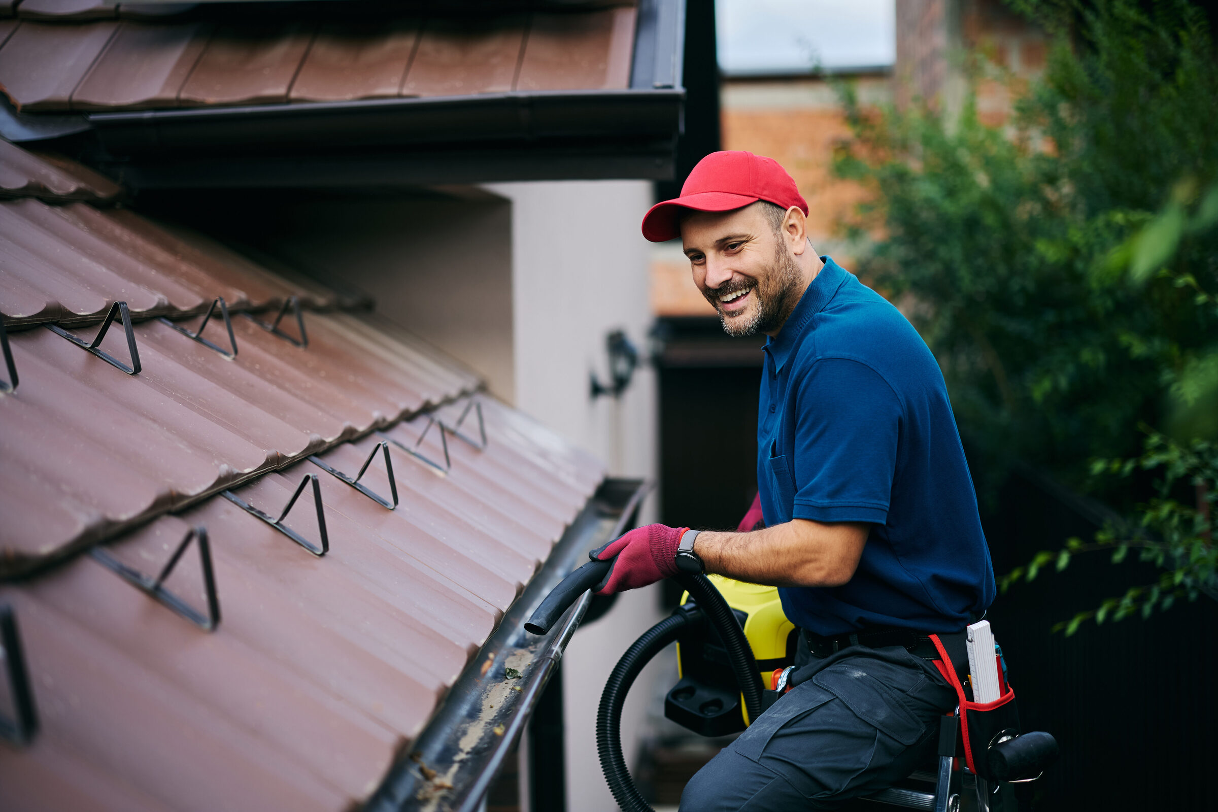 Professional gutter cleaning service in Northern Illinois